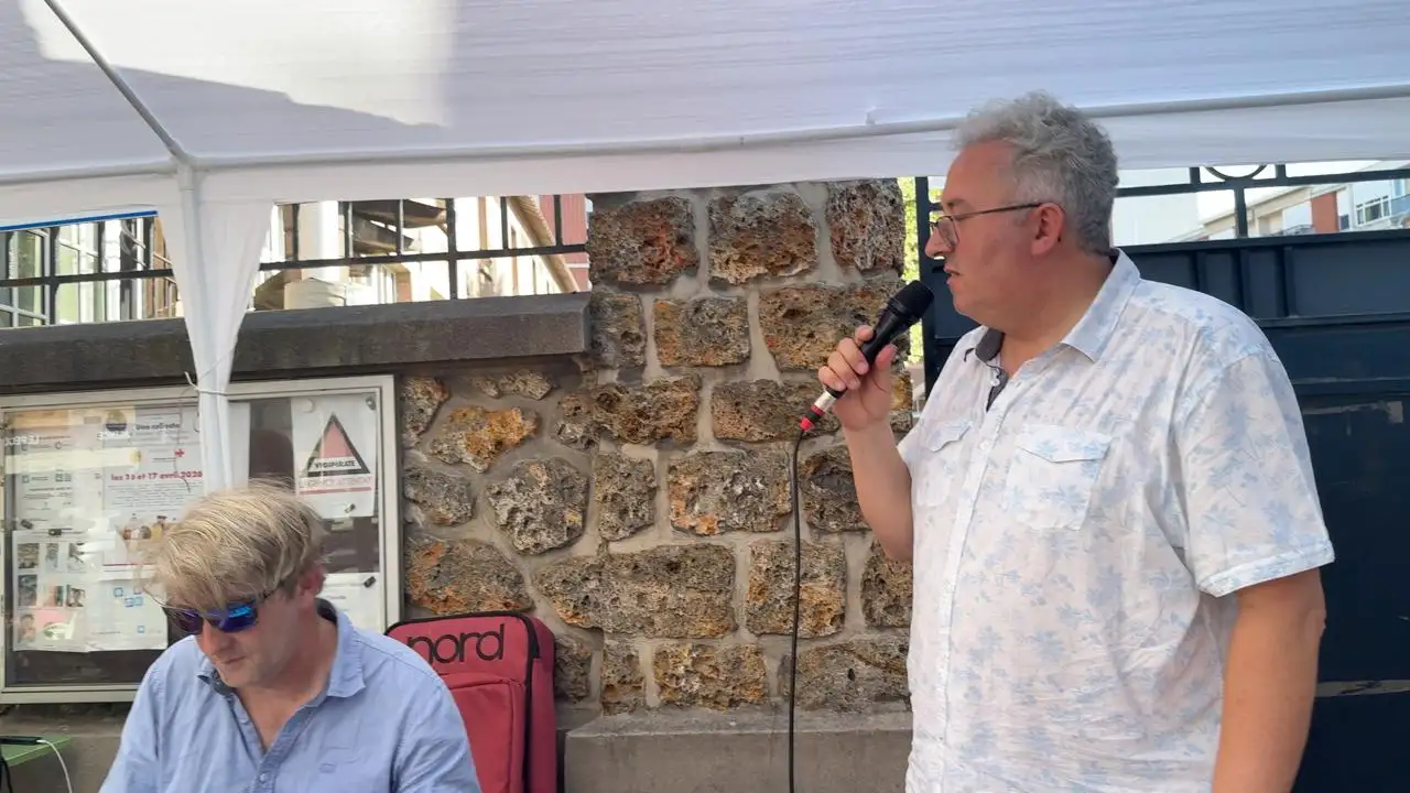 Victor lors de la scène ouverte