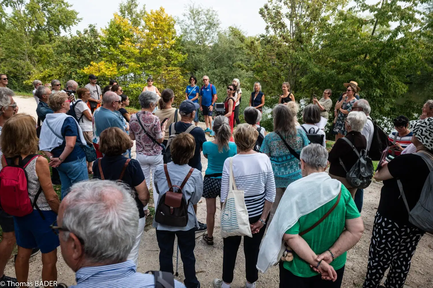 Une foule nombreuse pour notre balade chantée en bord de seine au Pecq