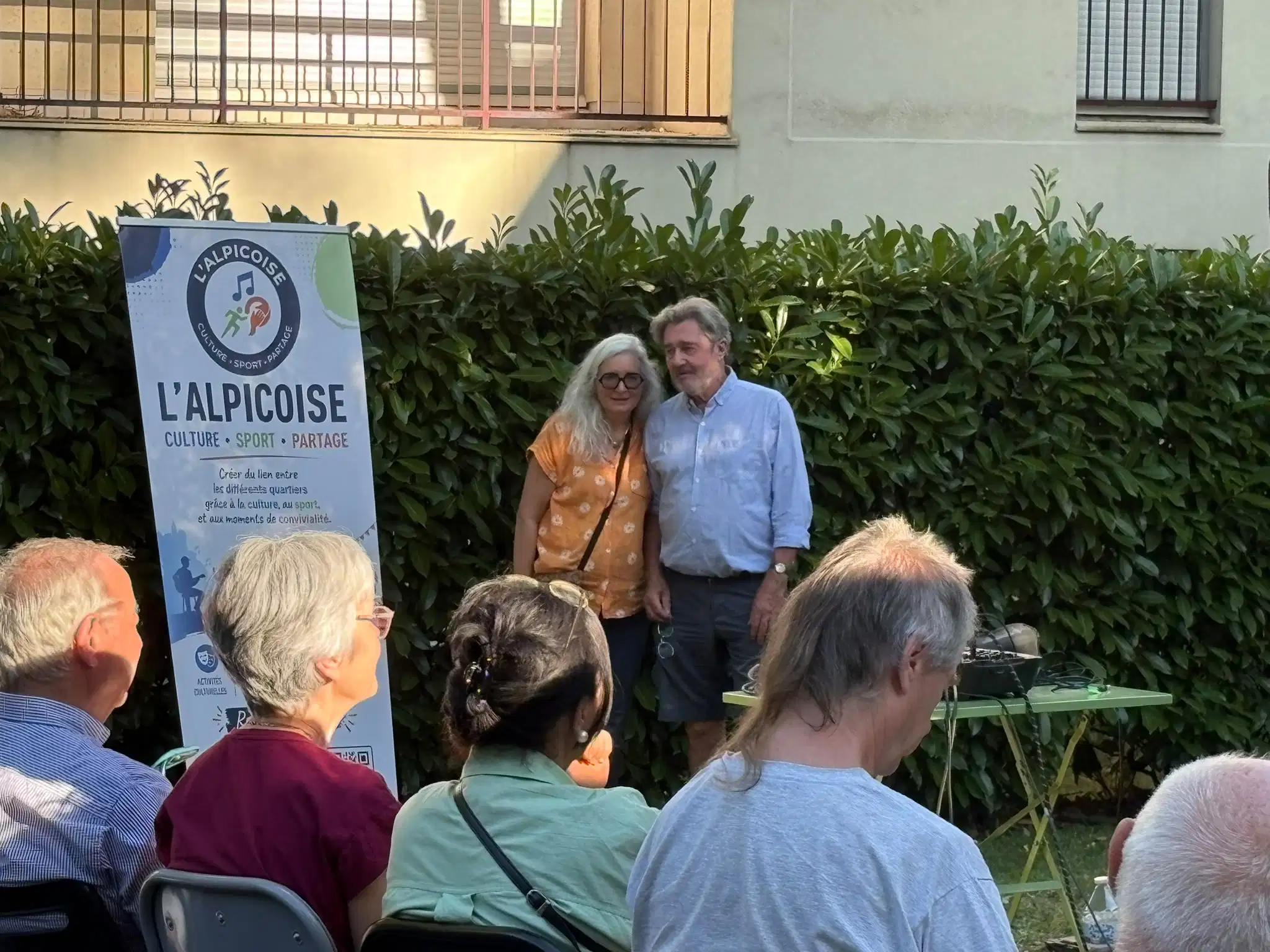 Notre présidente lors du concert caritatif au Pecq organisé par l'Alpicoise